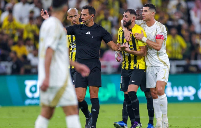 Ronaldo tỏa sáng, Al Nassr vẫn bị đội bóng của Benzema đánh bại cay đắng 565977