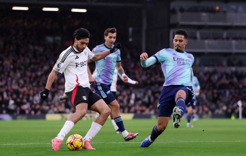 Arsenal mất điểm thất vọng trước Fulham, vụt mất cơ hội áp sát Liverpool 566648